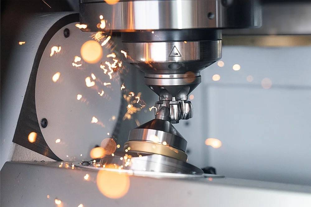 Contrôle de la consommation d'énergie dans l'usinage CNC de pièces automobiles - ST